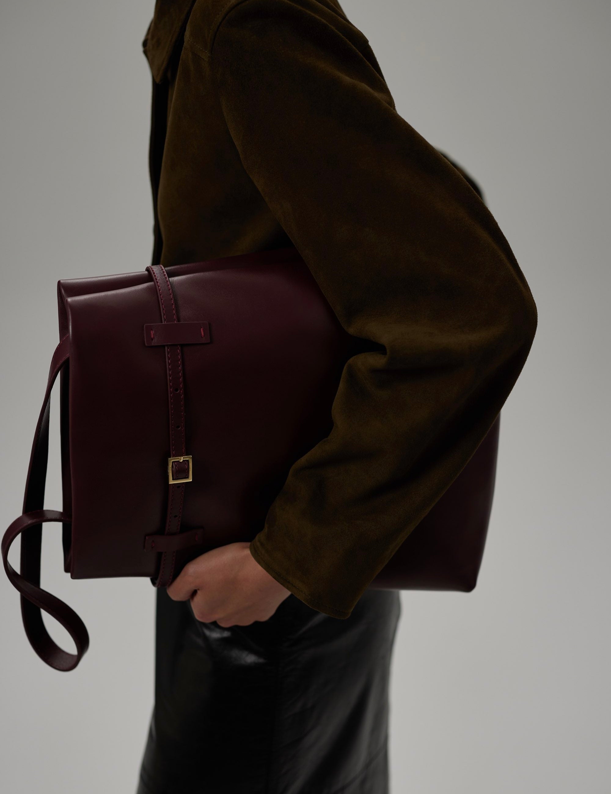 Tote du Jour Merlot Soft on model